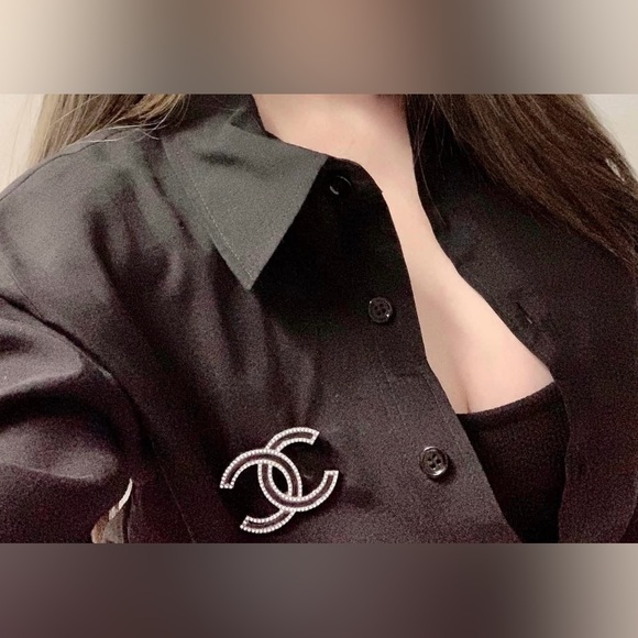 CHANEL Black RutheniumCrystal-Embellished Brooch